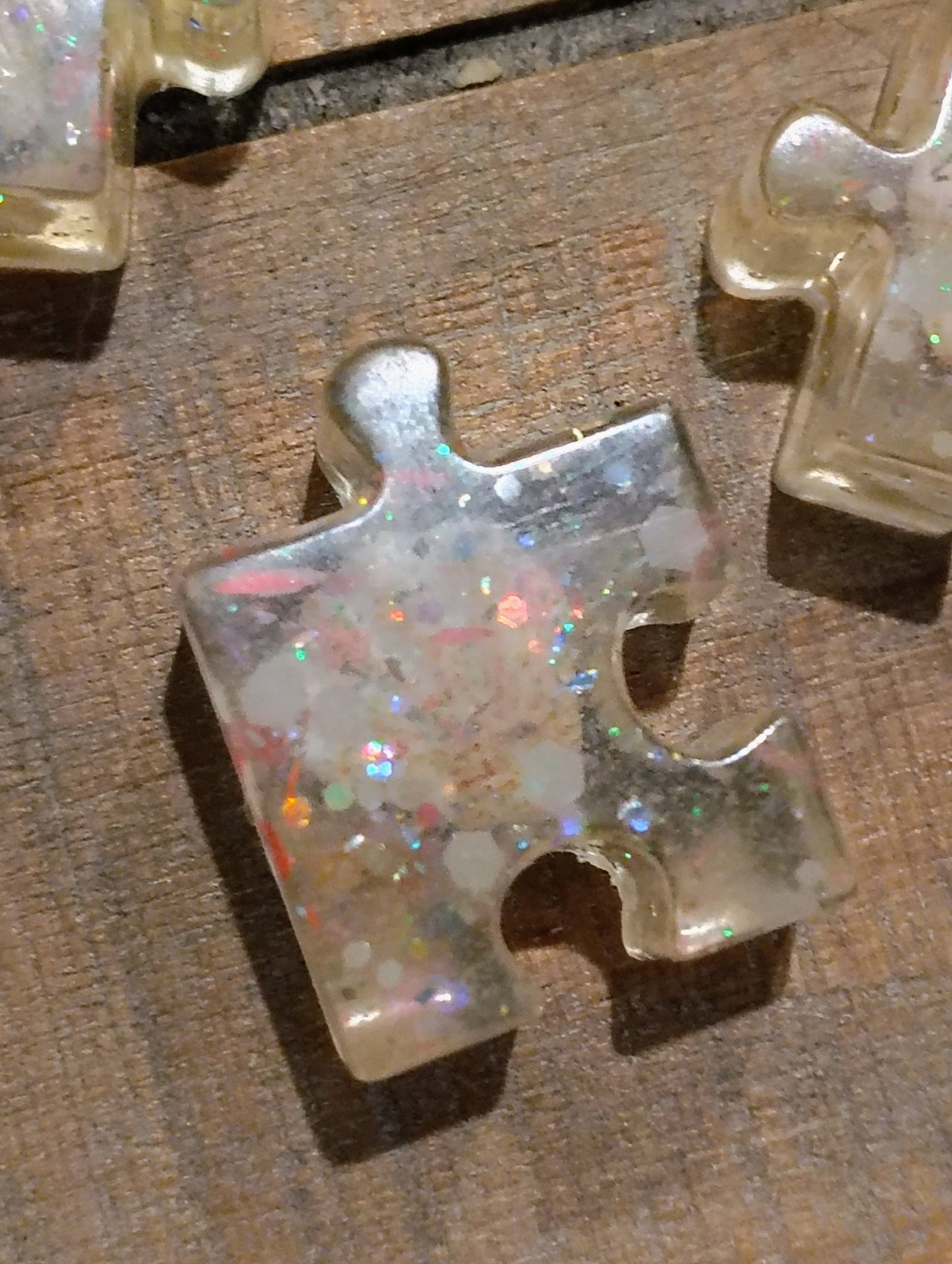 Sparkly Glow in the Dark Glitter Resin Fidget Puzzle with Kittens Paw Sea Shells
